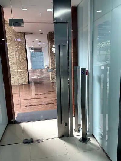 Tower B · ประตูฝั่งแม่น้ำ